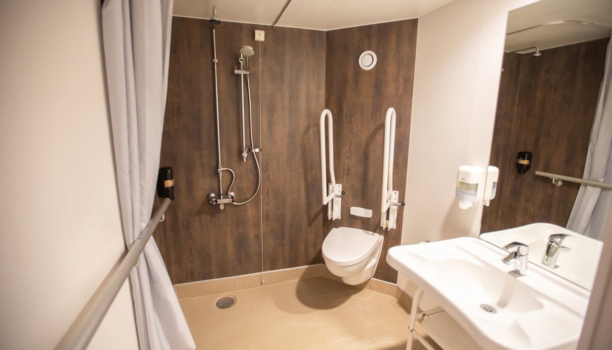 Toalett i vår handicapvennlige lugar på Nordic Crown