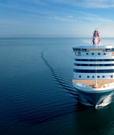 Skipet Nordic Crown til sjøs sett forfra