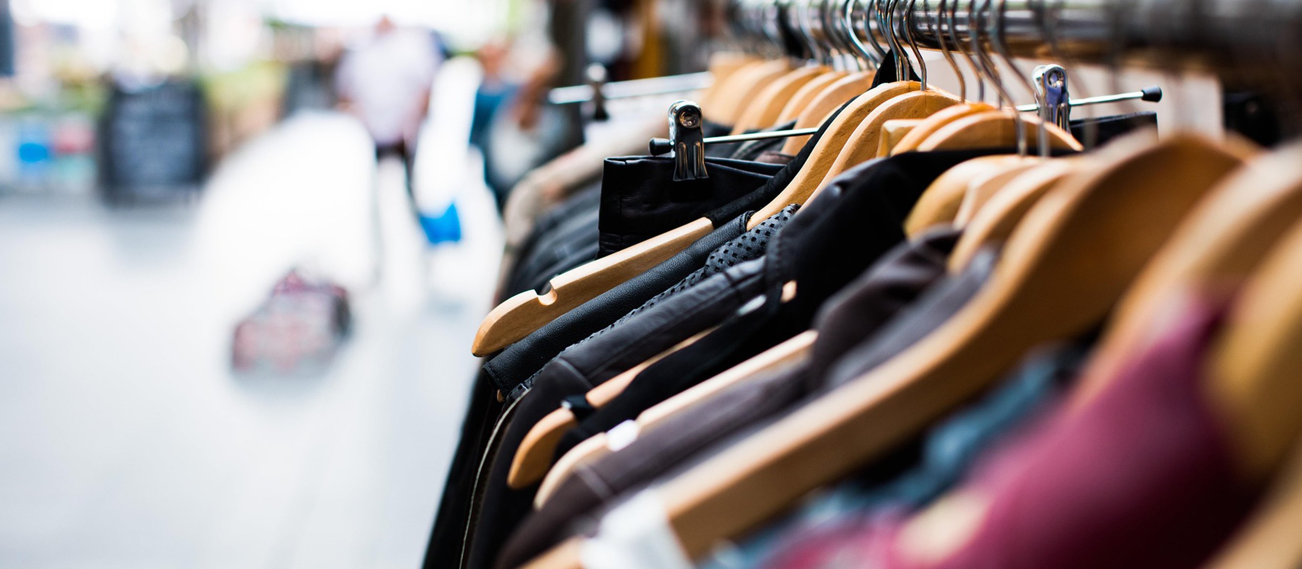 Klær på kleshengere