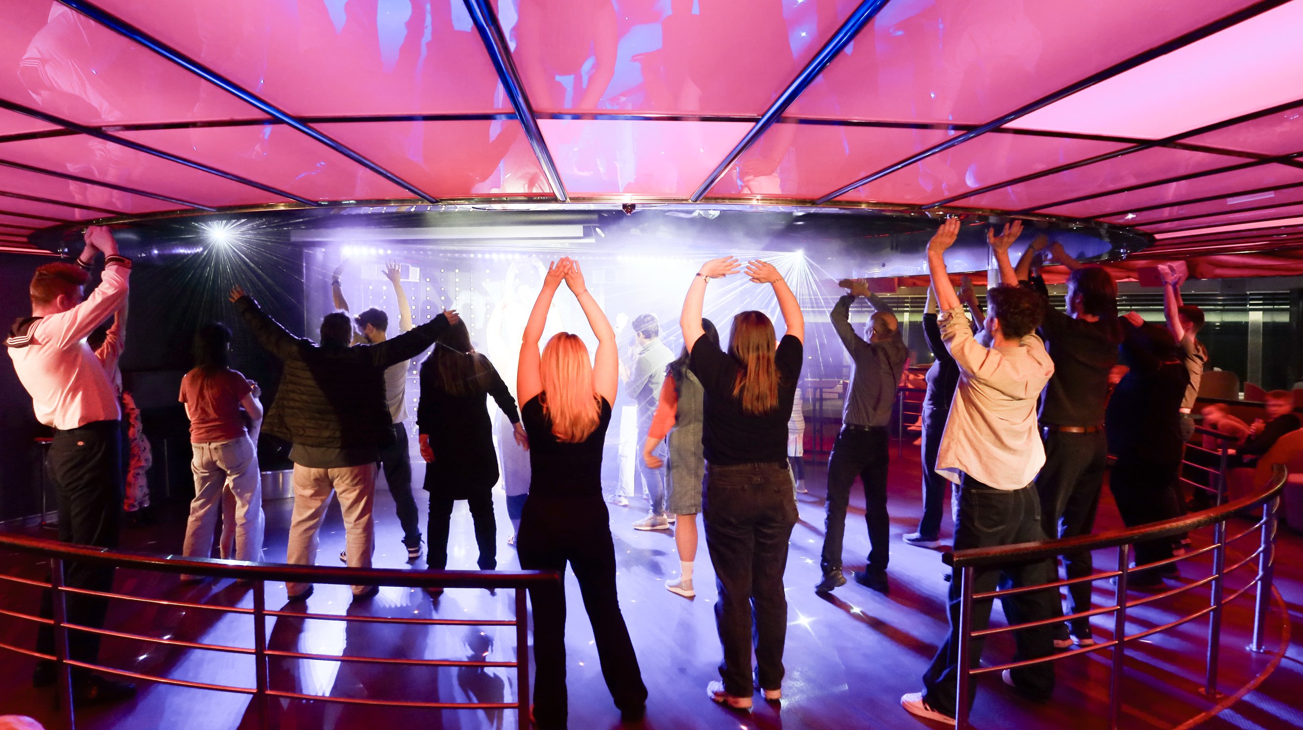 Mennesker blir underholdt