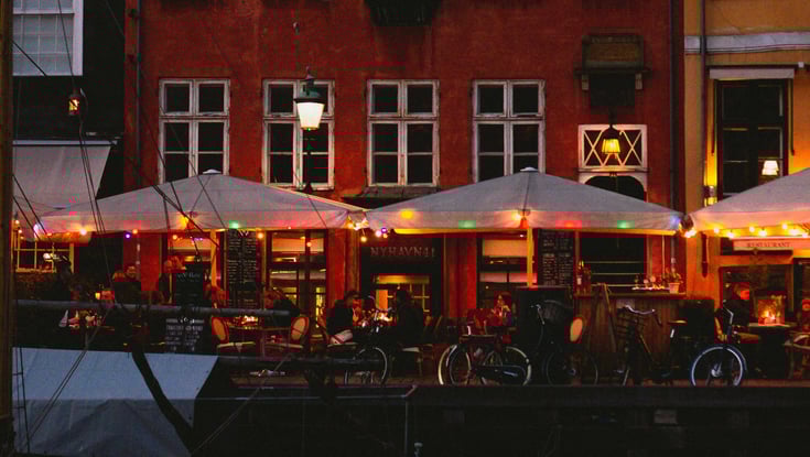 Utendørs restaurant i Nyhavn