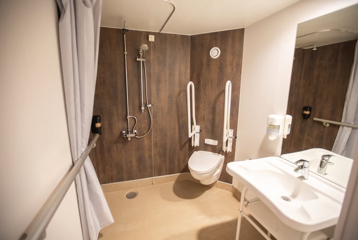 Toalett i vår handicapvennlige lugar på Nordic Crown