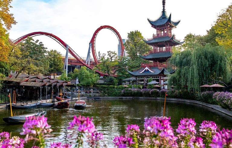 Restauranten Det kinesiske Tårn og berg-og-dalbanen Dæmonen