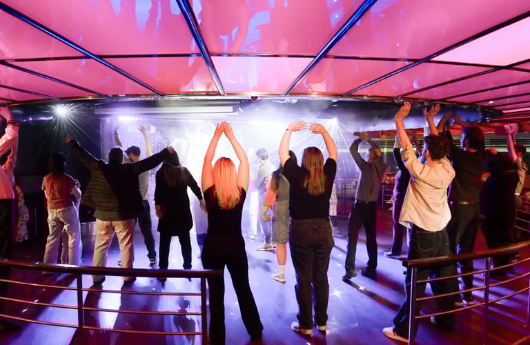 Mennesker blir underholdt