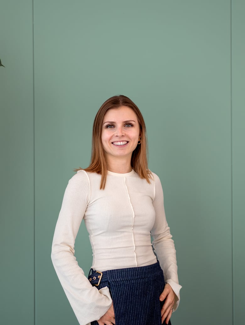 Cecilie – en smilende kollega